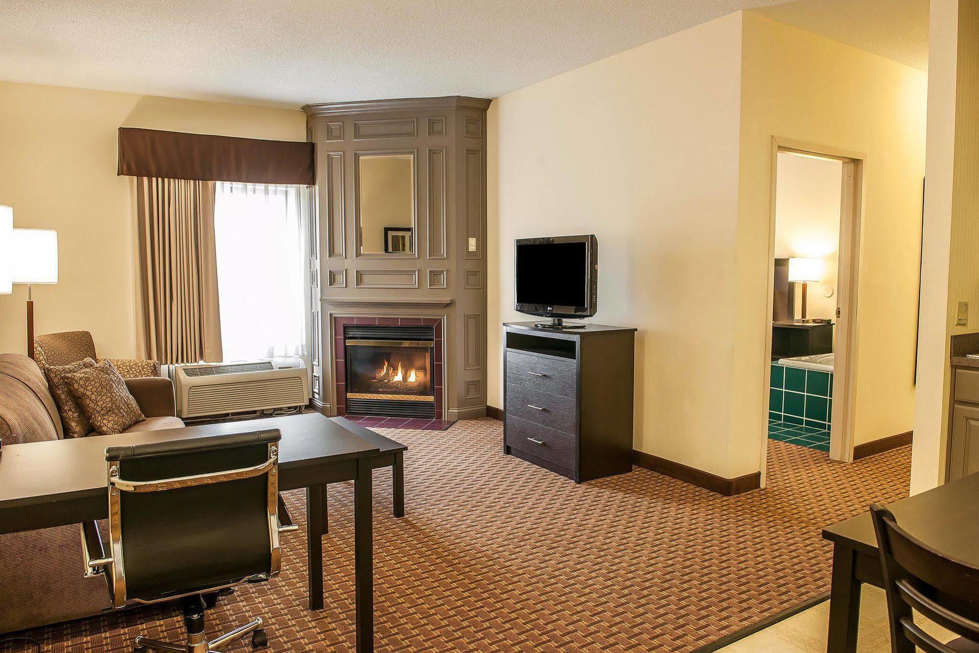 Comfort Inn & Suites Warsaw Near Us-30 Buitenkant foto